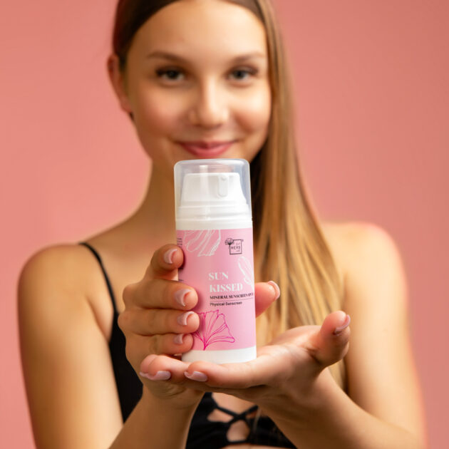SUN KISSED – PROTECȚIE SOLARĂ MINERALĂ SPF UVA/UVB